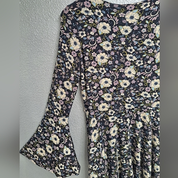 Soft & Sexy Floral Fit & Flair Dress    Size S/P - Picture 6 of 14
